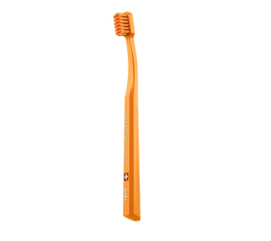 Набор зубных щеток Curaprox Kids 5500 Ultra Soft (2 шт.), (оранжевая и фиолетовая)