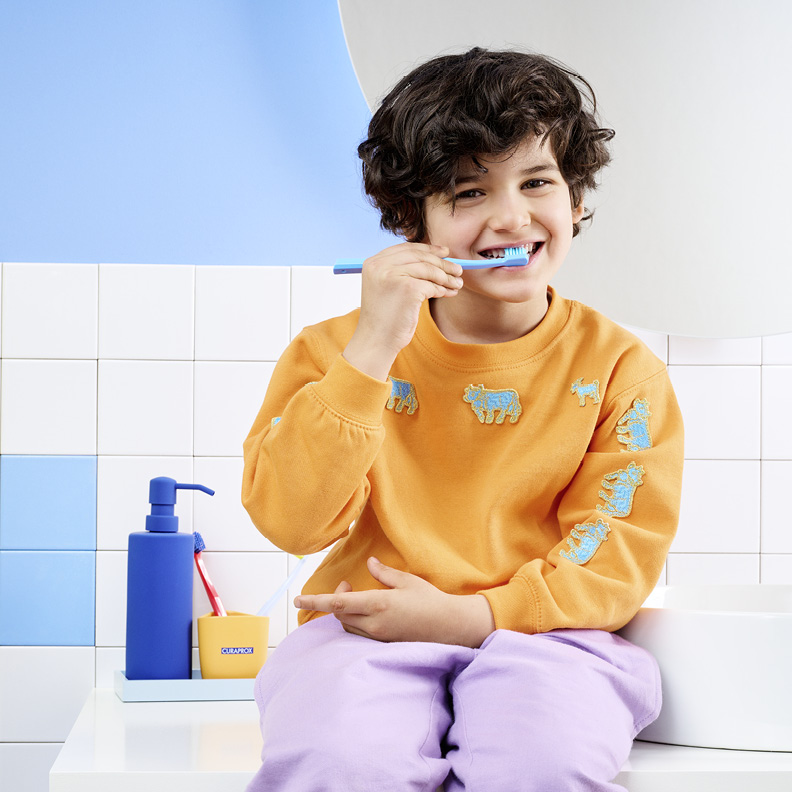 Набор зубных щеток Curaprox Kids 5500 Ultra Soft (3 шт.), (синяя, фиолетовая, розовая)